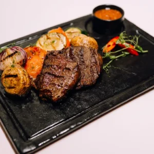 Beef medallions with grilled vegetables