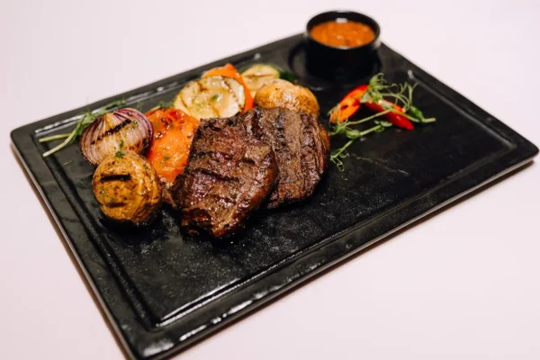 Beef medallions with grilled vegetables