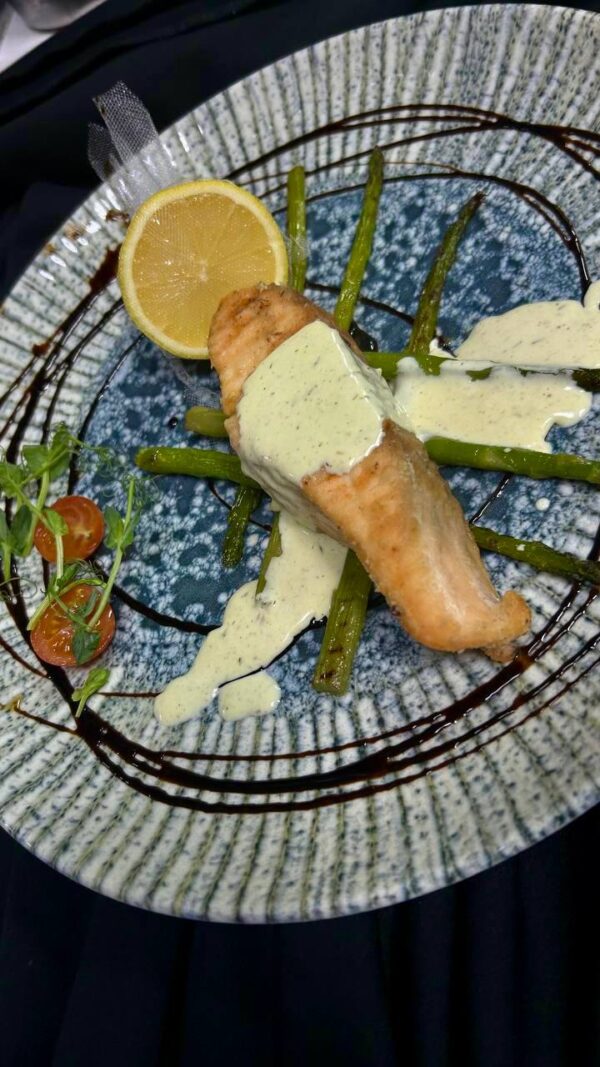Salmon steak in creamy sauce